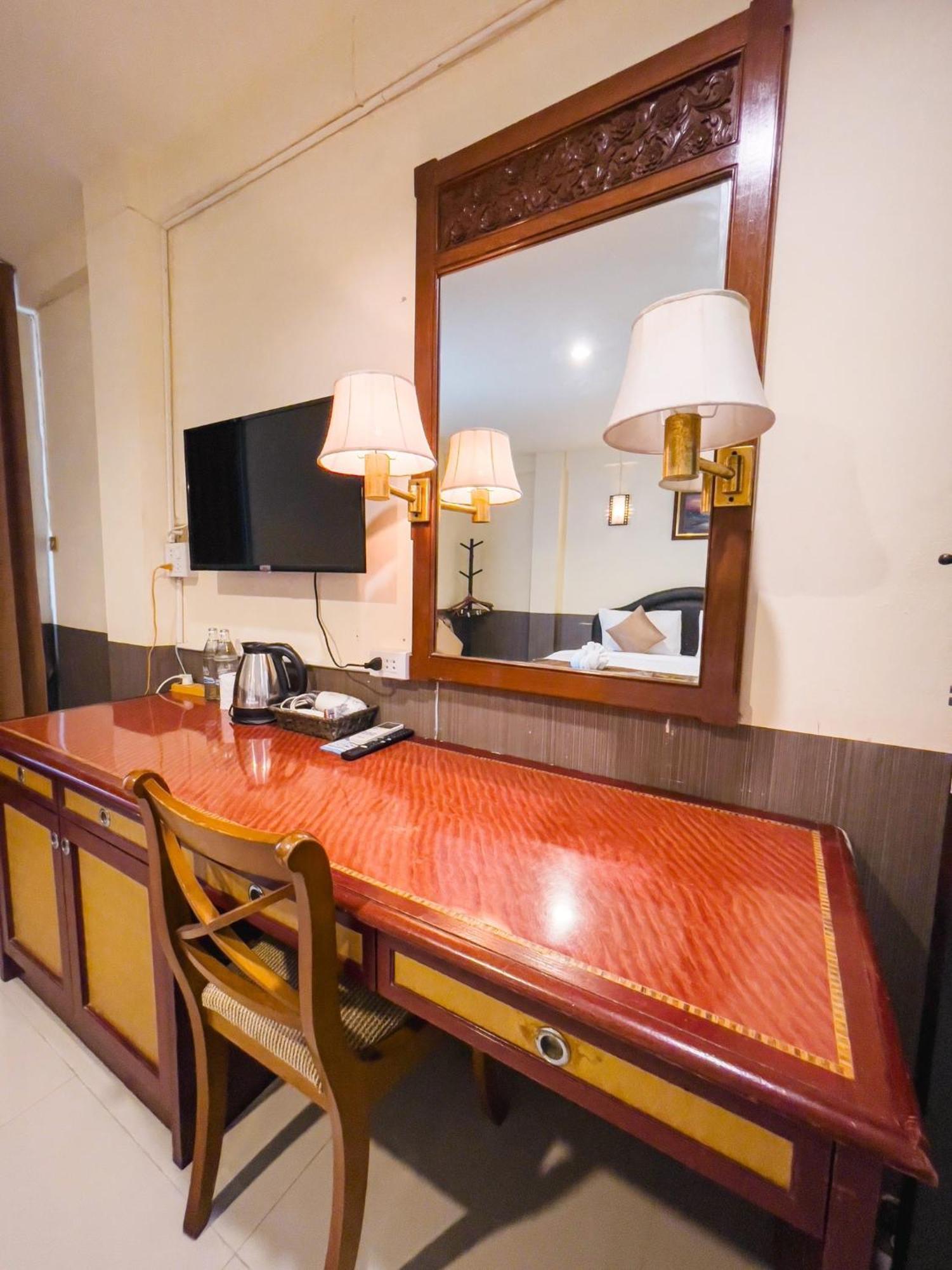Baik Khách sạn 3*